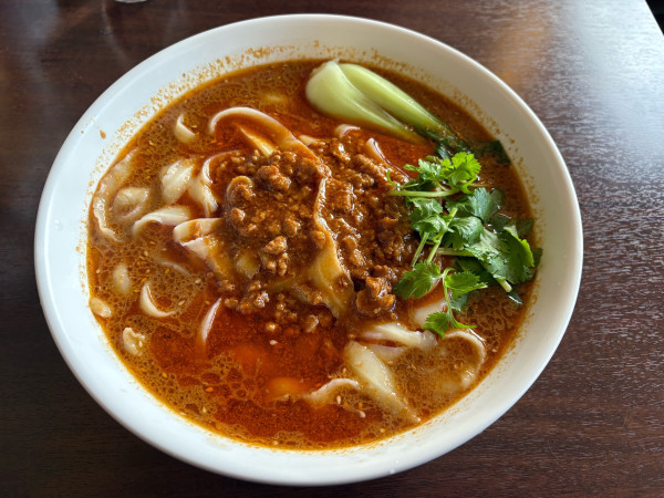 「担々刀削麺（大盛）」@馮記西安刀削麺 曙橋店の写真