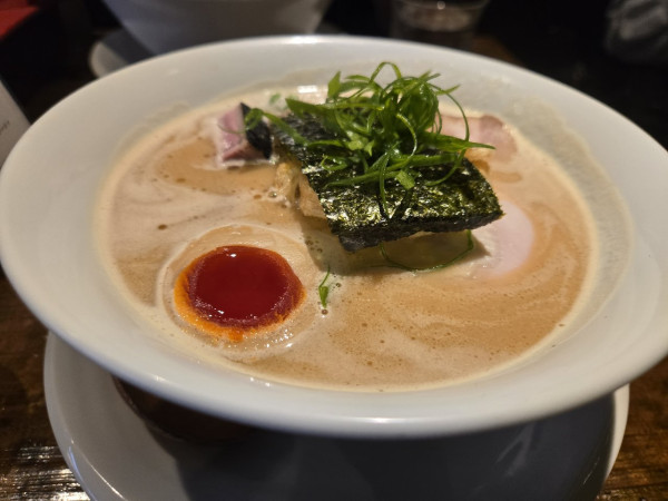 「鶏白湯らぁ麺」@MENSHO Districtの写真