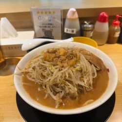 ラーメン中　1100円　生卵100円