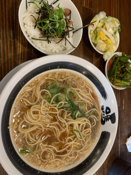 「ランチ　醤油ラーメンと豚めし　750円」@新・和歌山らーめん ばり嗎 福山駅家店の写真