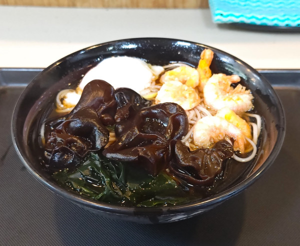 「【期間限定】海老唐キクラゲそば【店舗限定】」@名代 富士そば 市ヶ谷店の写真