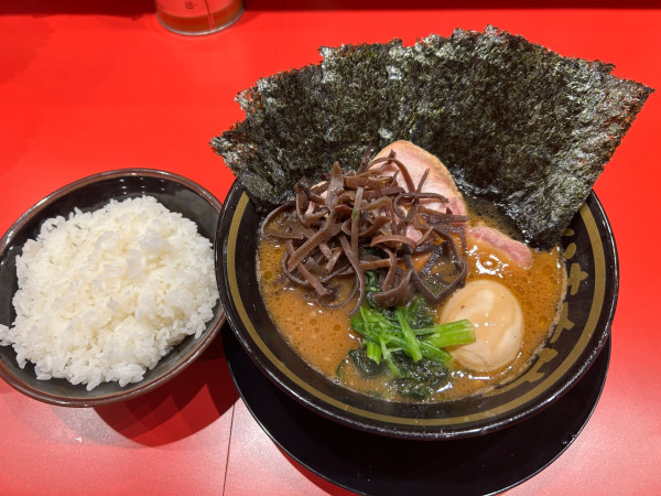 「とらきちラーメン　キクラゲ　ライス」@とらきち家の写真