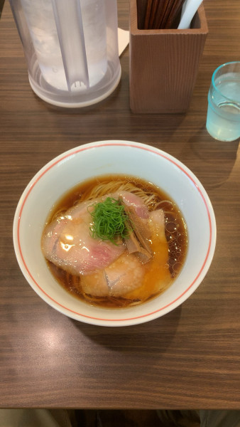 「醤油らぁ麺1100」@らぁ麺  麦一粒の写真