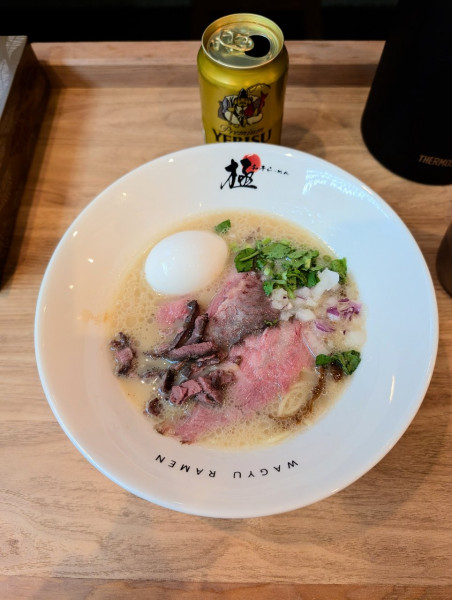 「極上和牛らーめん＋エビスビール」@和牛らーめん 極の写真