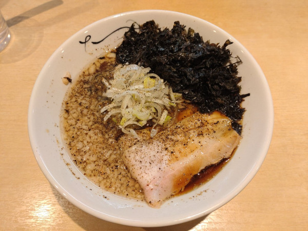 「背黒煮干Black」@煮干中華そば 結。の写真