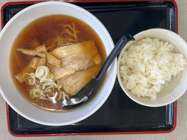 「喜多方ラーメン　ライスセット」@中郷サービスエリア 上り スナックコーナーの写真