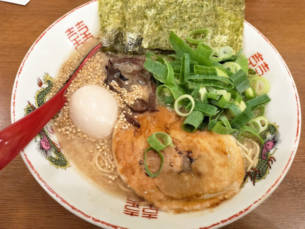 「背脂とんこつラーメン＋ネギトッピング」@麺の章 九州 とりとんの写真