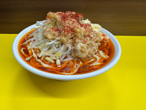 「辛いラーメン中＋生姜」@豚が1番⭐︎脂が2番の写真