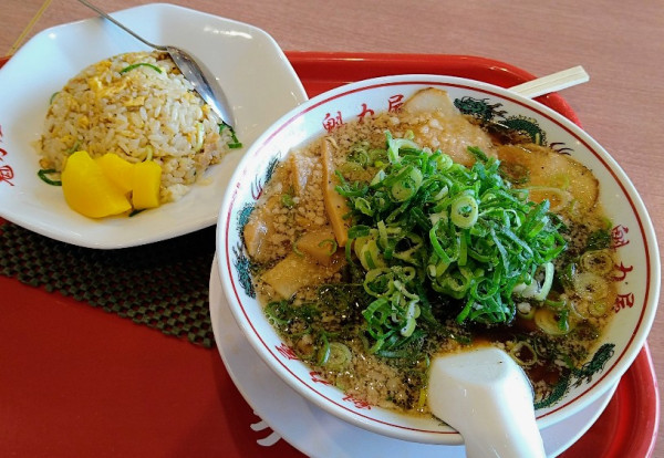 「焼きめし定食(京都背脂醤油ラーメン)」@ラーメン魁力屋 モラージュ菖蒲店の写真