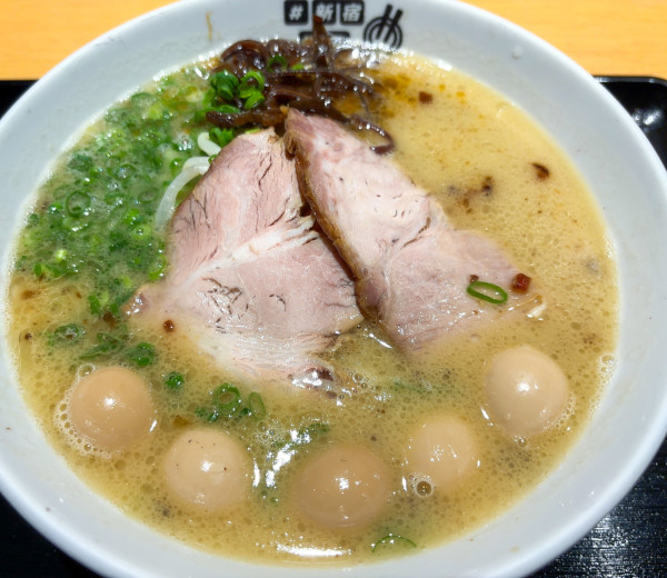 「#中村麺三郎商店 鹿児島豚骨ラーメン(+うずら)」@#新宿地下ラーメンの写真