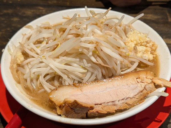 「ラーメン（980円）」@麺と飯 トンじろの写真