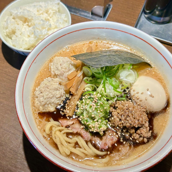 「【期間限定】味噌らぁ麺＋小ライス＋α」@麺や 虎徹の写真