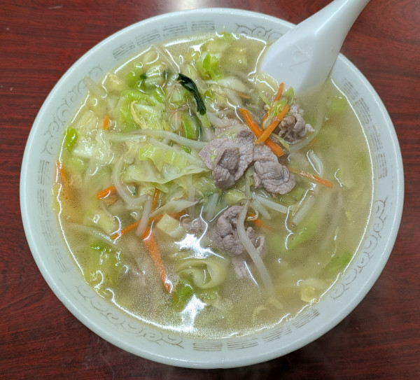 「肉野菜らーめん：980円」@清華飯店の写真