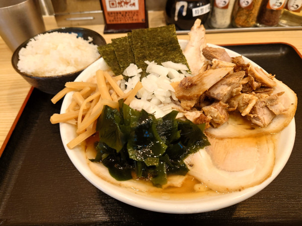 「朝ラーチャーシュー麺大盛り  ライス」@つけ麺大輝の写真