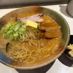 北海道味噌らぁめん1160円、バター180円