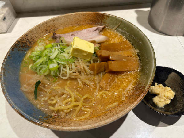 「北海道味噌らぁめん1160円、バター180円」@蘭丸の写真