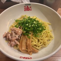 油そば(麺大盛り)880円