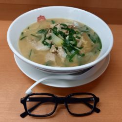 肉ニラらーめん700円(麵大盛80円)