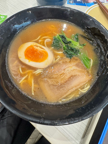「豚骨醤油ラーメン440円」@はま寿司 下館店の写真