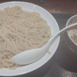 令7·11·13メガ盛醤油肉つけ麺(1070円)