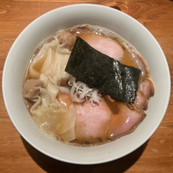 「わんたんチャーシュー煮干しらぁ麺」@麺 ふじさきの写真