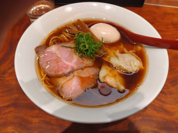 「特製醤油そば(New ver)¥1600-」@三馬路 東京店の写真