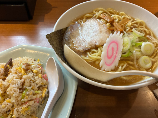 「ラーメン半チャーハンセット」@昌平ラーメンの写真