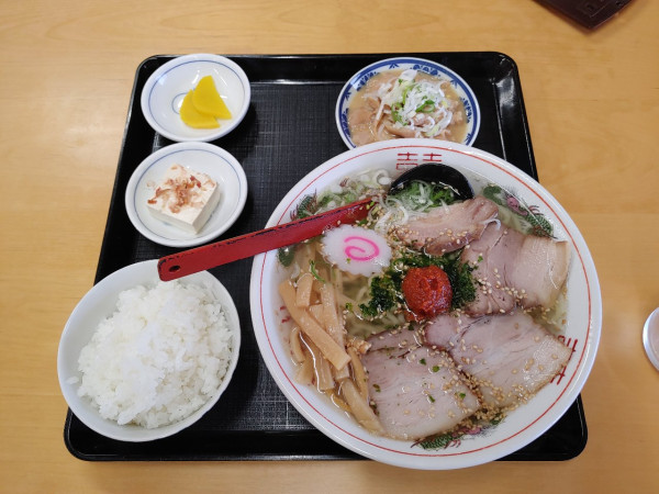 「辛塩ラーメン　モツ定食　950+400」@すがい食堂 太田店の写真