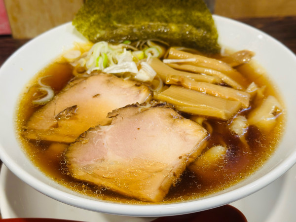 「正油ラーメン 750円 刀削麺に変更 70円」@元祖打卤麺 香辣居 8号店の写真