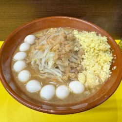 大ラーメン＋麺増し＋ウズラ×2＋生姜