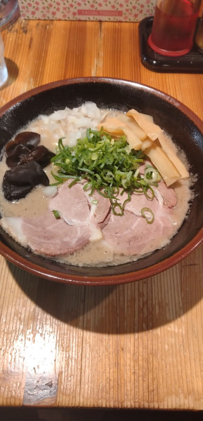 「超ﾄﾞ級濃厚ﾄﾝｺﾂﾗｰﾒﾝ」@麺匠 克味の写真