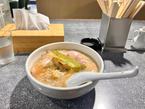 「醤油らーめん＋チャーシュー３枚」@丸富の写真