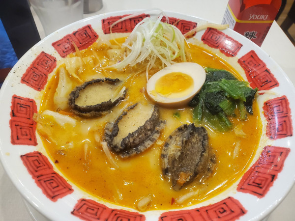 「やわらか鮑の麻辣湯・中華麺」@バーミヤン みなとみらい店の写真