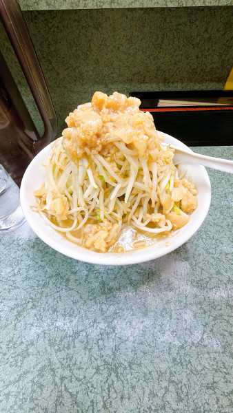 「ラーメン少なめヤサイ塊脂」@ラーメン二郎 新宿小滝橋通り店の写真