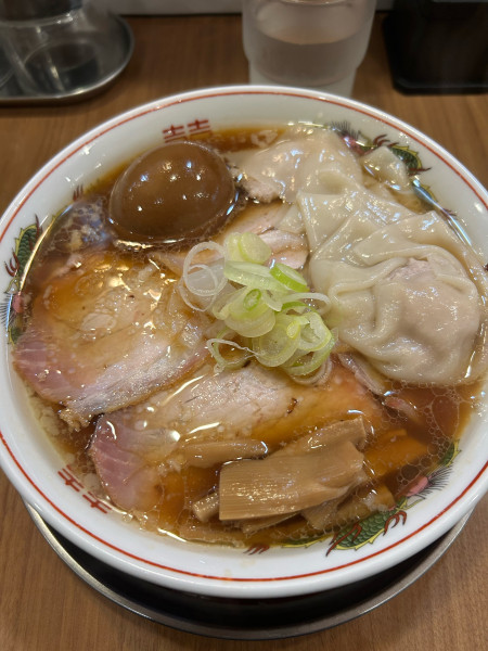 「特製醤油ラーメン大盛り(1450円)」@MENクライの写真