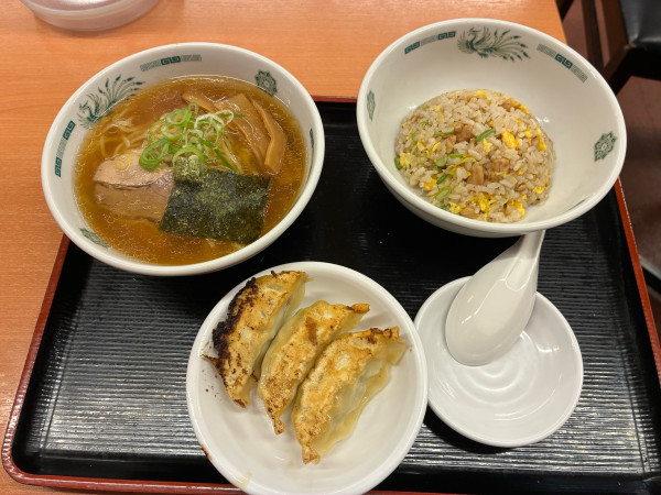 「半ラーメン＋半炒飯＋3餃子」@日高屋 川越西口店の写真
