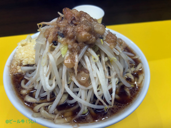 「ラーメン中(1000円)ヤサイちょいマシニンニク」@豚が1番⭐︎脂が2番の写真