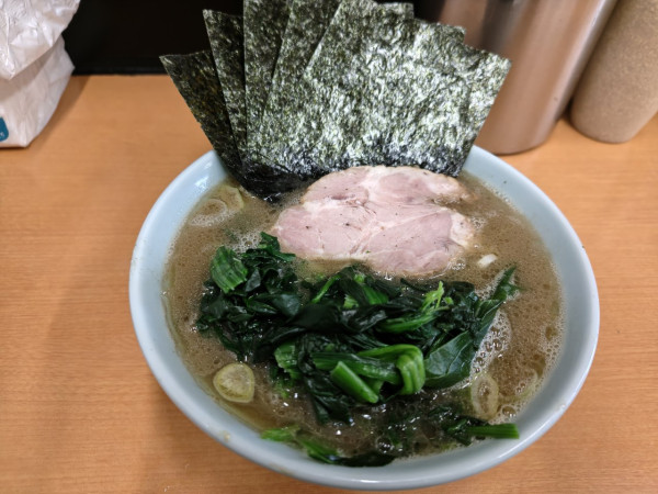 「ちびラーメン➕ほうれん草」@横浜らーめん 武蔵家 綾瀬店の写真