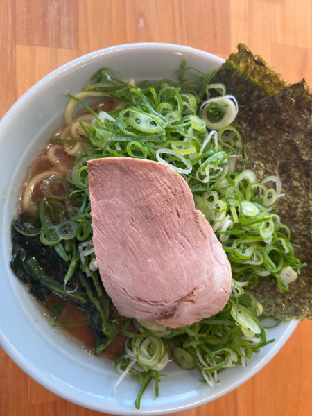 「ラーメン並1玉(160g)800円＋九条ねぎ150円」@横浜家系ラーメン みと家の写真