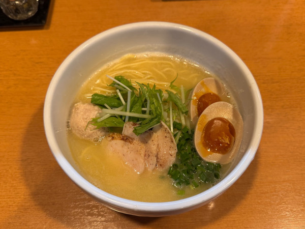 「味玉濃厚鶏白湯らーめん 塩」@ラーメン志の写真