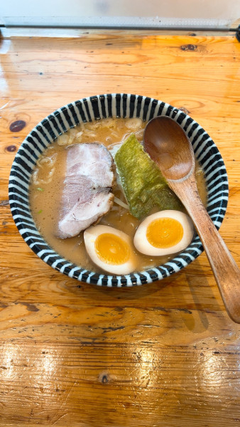 「らあめん＋味付玉子」@らぁめん めんやの写真