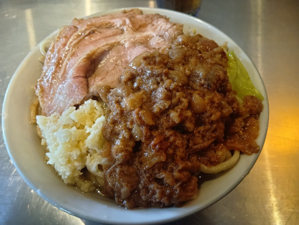「ラーメン　300ｇ」@成城贅肉店の写真