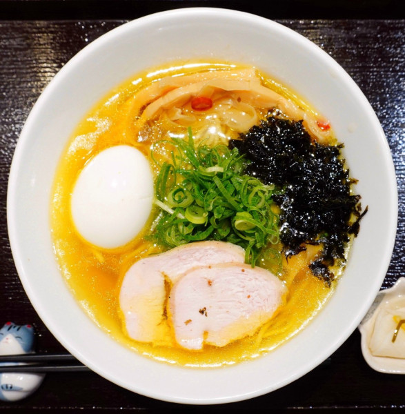 「【土日限定】あっさり塩ラーメン＋うま塩味玉＋瓶ビール小」@猫ニ叉タビの写真