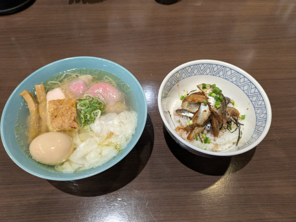 「特製名古屋コーチンの極上炙り肉中華そば塩わんたんといわし丼」@寿製麺よしかわ 坂戸店の写真
