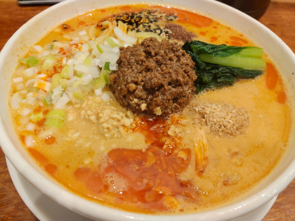 「担々麺（普通辛）」@SHIBIRE-NOODLES 蝋燭屋 京橋エドグラン店の写真