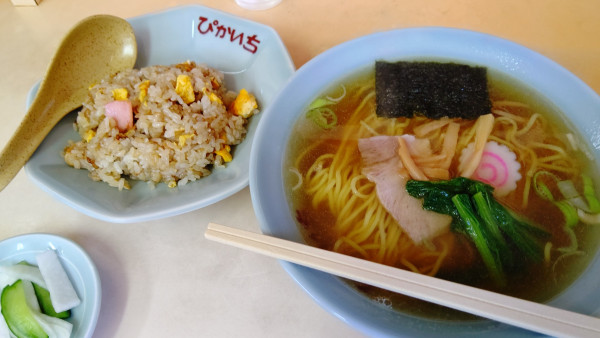 「半チャーハン＆ラーメンセット」@中華飯店 ぴかいちの写真