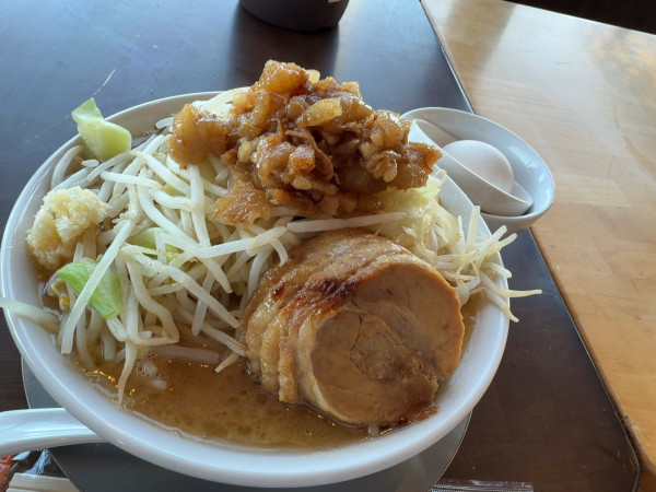 「豚そば大（300g）＋生卵」@豚のオオモリ製作所 岡本店の写真