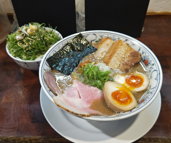「特製らぁ麺+葱ご飯」@麺や 庄のの写真