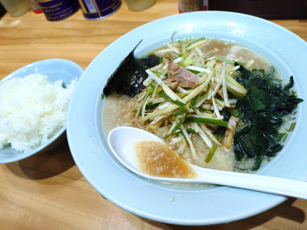 「ネギラーメン、ライス中盛」@ラーメン関口の写真
