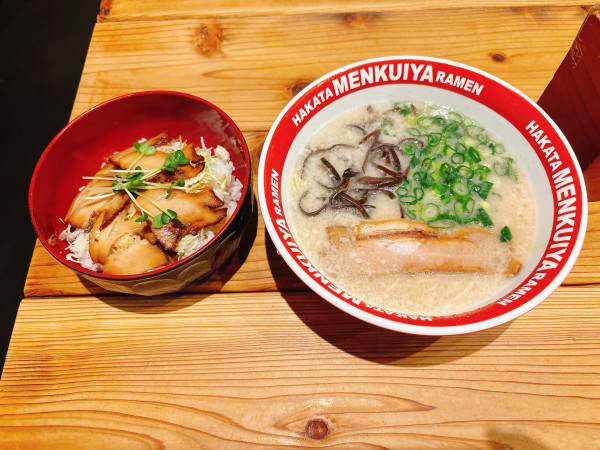 「チャーシュー丼定食」@めんくいや 博多駅東店の写真